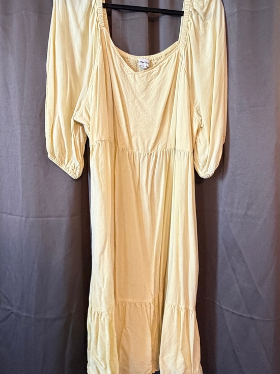 The Drop Dresses & Skirts - Light Yellow Midi Dress with Puff Sleeves